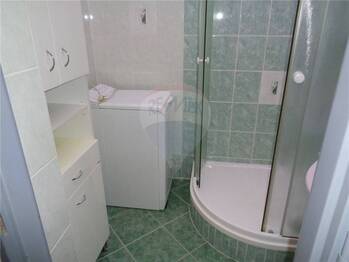 koupelna - Pronájem bytu 1+1 v družstevním vlastnictví 33 m², Praha 5 - Radotín
