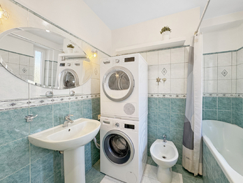 Prodej bytu 3+1 v osobním vlastnictví 84 m², Praha 10 - Vršovice