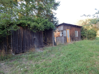 Chata a kůlna - Prodej pozemku 1355 m², Břežany
