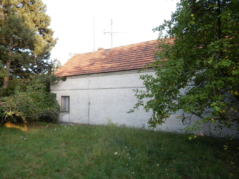 Pohled na sousední nemovitost - Prodej pozemku 1355 m², Břežany