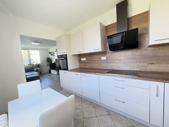 Kuchyně - Prodej bytu 3+1 v osobním vlastnictví 63 m², Praha 9 - Újezd nad Lesy