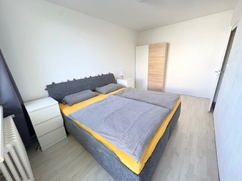 2. pokoj s balkonem - Prodej bytu 3+1 v osobním vlastnictví 63 m², Praha 9 - Újezd nad Lesy