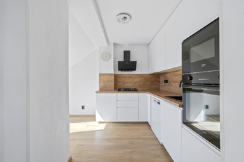 Kuchyňský kout - Prodej bytu 3+kk v osobním vlastnictví 64 m², Hradec Králové