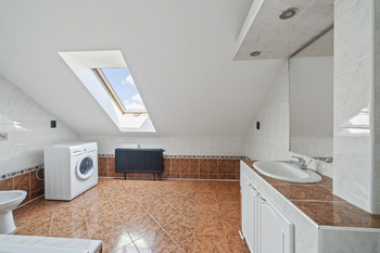 Koupelna s vanou - Prodej bytu 3+kk v osobním vlastnictví 64 m², Hradec Králové