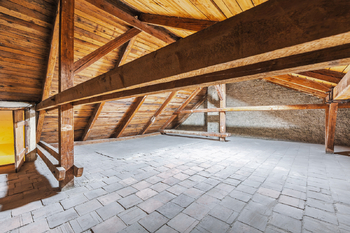 Velkorysá, prostorná půda - Prodej domu 127 m², Praha 5 - Jinonice