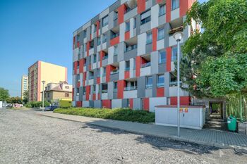Bytový dům Planets v širším centru Kolína - Pronájem garážového stání 18 m², Kolín