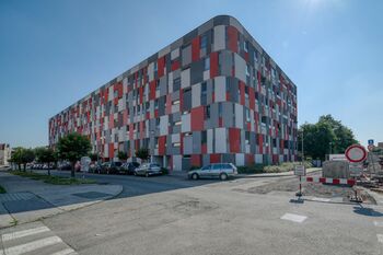 Bytový dům Planets v širším centru Kolína - Pronájem garážového stání 18 m², Kolín