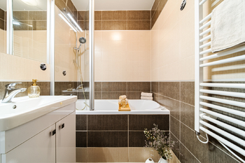 Prodej bytu 5+kk, 78 m², se zaskleným balkónem, v klidné lokalitě, ulice Uzbecká, Brno‑Bohunice - Prodej bytu 5+kk v družstevním vlastnictví 78 m², Brno