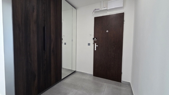 Chodba - Pronájem bytu 2+kk v osobním vlastnictví 40 m², Praha 8 - Karlín