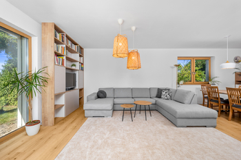 obývací pokoj s kuchyní - Prodej domu 138 m², Libníč