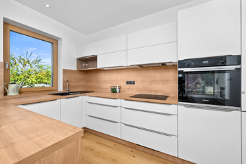 obývací pokoj s kuchyní - Prodej domu 138 m², Libníč