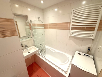 koupelna - Pronájem bytu 2+kk v osobním vlastnictví 43 m², Praha 10 - Horní Měcholupy