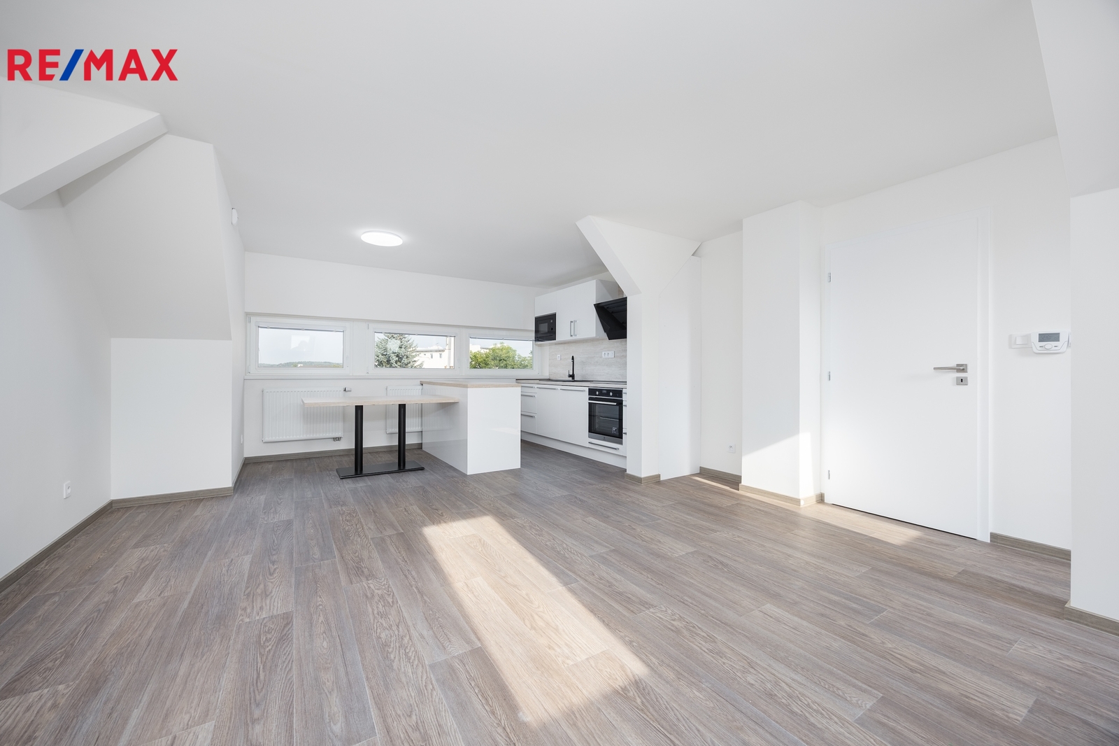 Pronájem bytu 3+kk, 99 m2, Unhošť