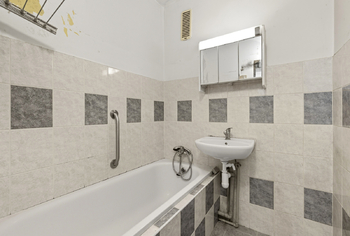 Koupelna - Prodej bytu 2+1 v osobním vlastnictví 62 m², Plzeň