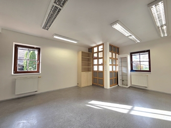 Pronájem obchodních prostor 83 m², Zeleneč