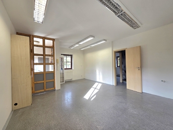 Pronájem obchodních prostor 83 m², Zeleneč