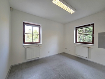 Pronájem obchodních prostor 83 m², Zeleneč