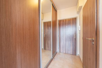 Prodej bytu 1+kk v osobním vlastnictví 39 m², Praha 9 - Kyje