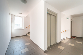 Prodej bytu 1+kk v osobním vlastnictví 39 m², Praha 9 - Kyje