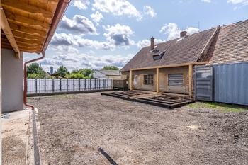 Prodej kancelářských prostor 1600 m², Sulejovice