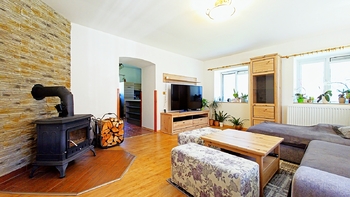 Obývací pokoj - Prodej domu 189 m², Hospříz 