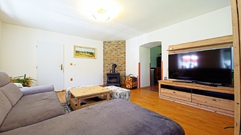 Obývací pokoj - Prodej domu 189 m², Hospříz