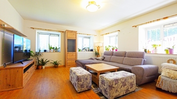 Obývací pokoj - Prodej domu 189 m², Hospříz