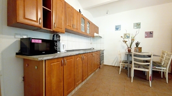 Kuchyně - druhá BJ - Prodej domu 189 m², Hospříz