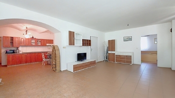 Obývací pokoj - druhá BJ - Prodej domu 189 m², Hospříz