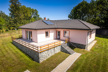 Celkový pohled na bungalov. - Prodej domu 191 m², Veselíčko 