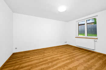 Pokoje jsou samostatně přístupné. - Prodej domu 191 m², Veselíčko