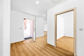 Chodba. - Prodej domu 191 m², Veselíčko