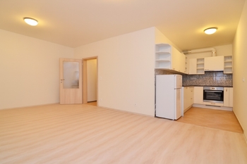 Prodej bytu 1+kk v osobním vlastnictví 36 m², Praha 5 - Hlubočepy