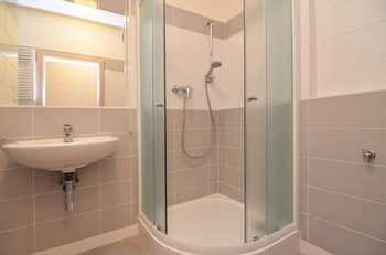 Prodej bytu 1+kk v osobním vlastnictví 36 m², Praha 5 - Hlubočepy