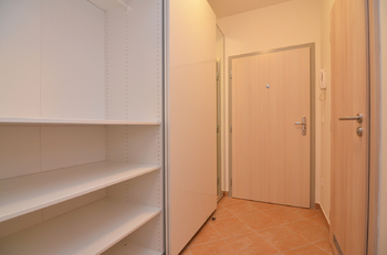 Prodej bytu 1+kk v osobním vlastnictví 36 m², Praha 5 - Hlubočepy