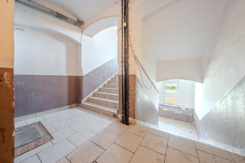 Prodej nájemního domu 1065 m², Postoloprty