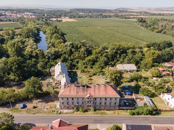 Prodej nájemního domu 1065 m², Postoloprty