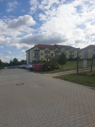 pohled na dům - Pronájem bytu 2+kk v osobním vlastnictví 54 m², Benátky nad Jizerou