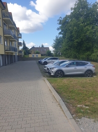 Parkovací místo - Pronájem bytu 2+kk v osobním vlastnictví 54 m², Benátky nad Jizerou