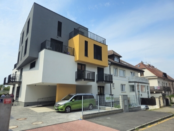 Pronájem bytu 1+kk v osobním vlastnictví 28 m², Praha 8 - Kobylisy