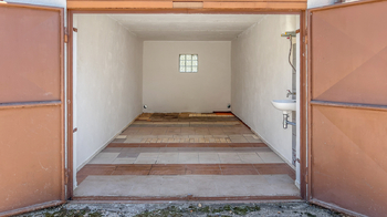 Garáž - Prodej bytu 3+1 v osobním vlastnictví 69 m², Všetaty