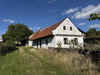 pohled na dům od silnice - Prodej domu 166 m², Losiná 