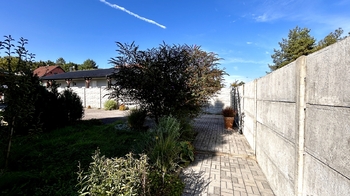 Přední část zahrady - Prodej domu 120 m², Kladno