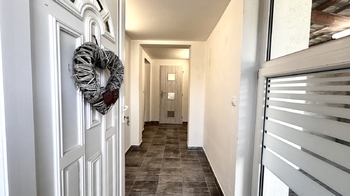 Vstup, předsíň - Prodej domu 120 m², Kladno