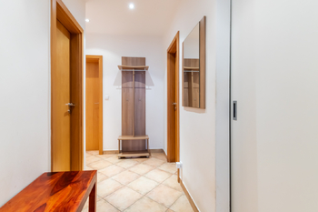 Prodej bytu 2+kk v osobním vlastnictví 76 m², Praha 4 - Modřany