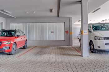 Vyhrazené parkovací místo. - Pronájem bytu 3+1 v osobním vlastnictví 126 m², Mladá Boleslav