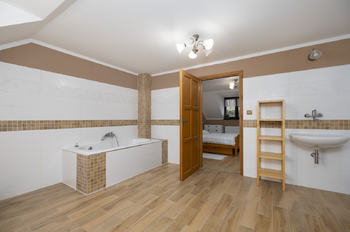 Prodej zemědělského objektu 310 m², Vražné