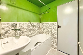 koupelna - Prodej bytu 3+1 v osobním vlastnictví 66 m², Praha 8 - Kobylisy