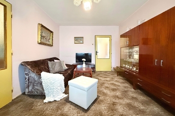 obývací pokoj - Prodej bytu 3+1 v osobním vlastnictví 66 m², Praha 8 - Kobylisy