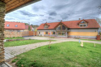Prodej domu 541 m², Neustupov